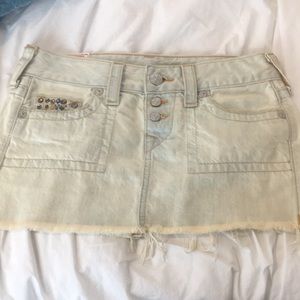 TRUE RELIGION SPARKLE SHORT LIGHT WASH DENIM SKIRT